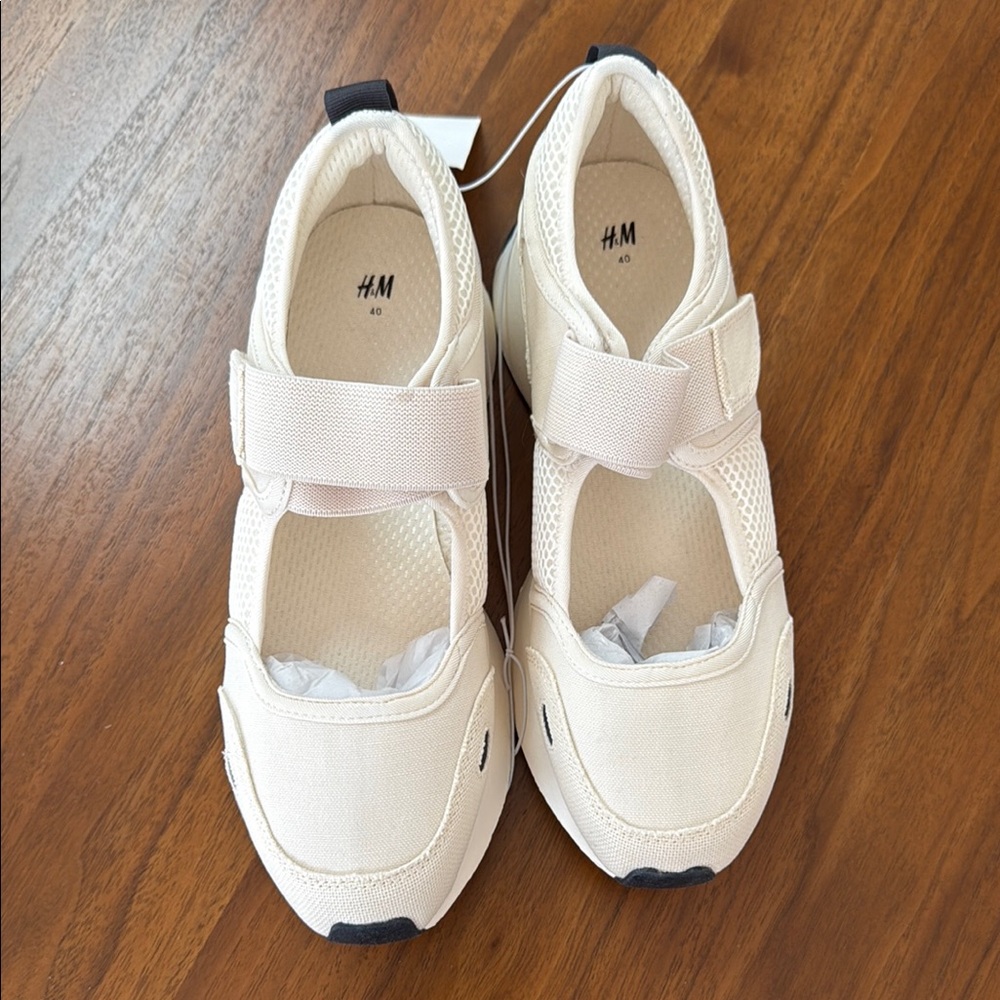 NWT H&M Women’s Off-White Sneakers with Black Accents Velcro close